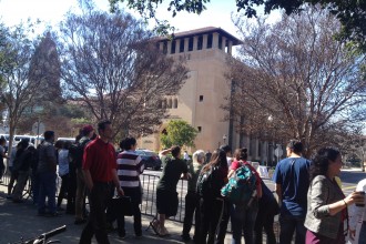 Students gather outside Stanford's Memorial Auditorium, where President Obama signed an executive order on cybersecurity on Feb. 13. (Ann Grimes/Peninsula Press)
