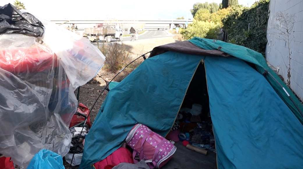 Gonzalez' temporary tent near a U.S. 101 on-ramp. (Jamie Stark/Peninsula Press) 