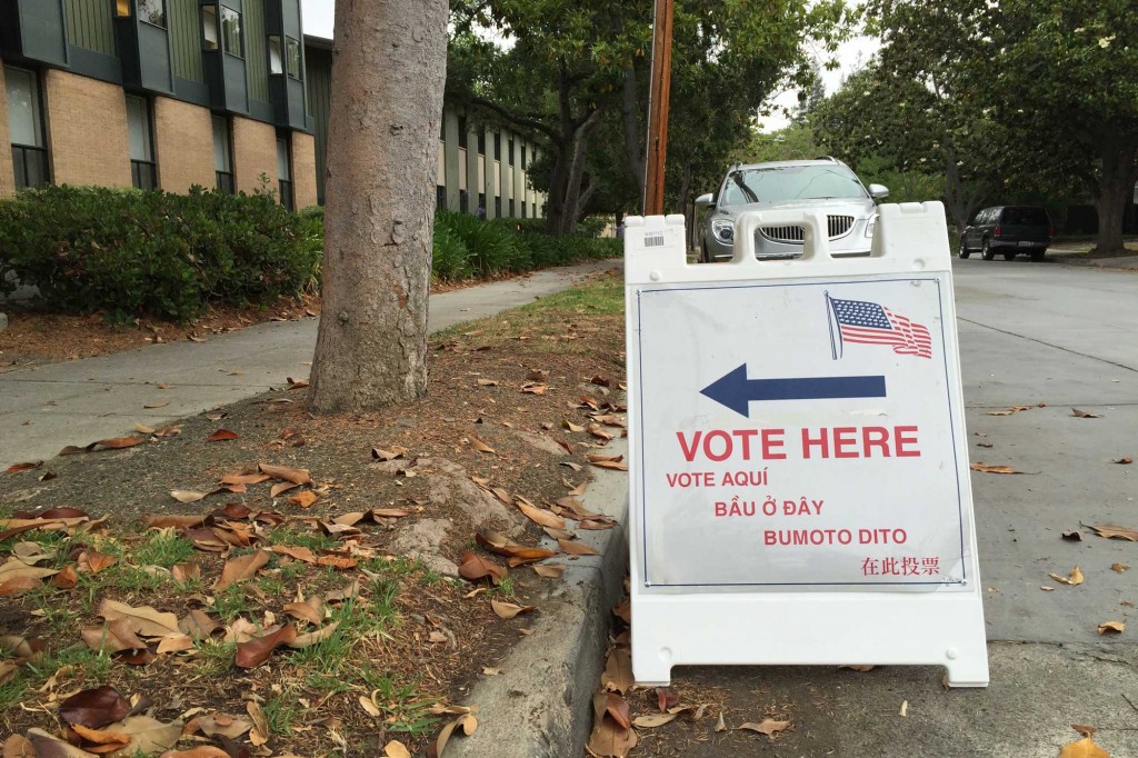 A sign leads voters to the Castilleja School polling place in Palo Alto on California's Primary Day, June 7, 2016. (Vignesh Ramachandran/Peninsula Press)
