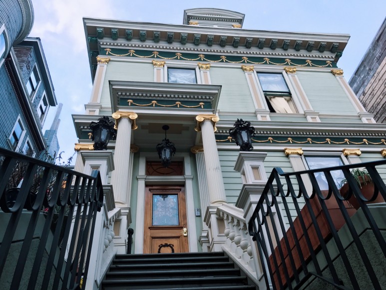 Chateau Ubuntu: a commune on Haight Street -- a French-Victorian mansion in the heart of San Francisco. (Anna Yelizarova/Peninsula Press)