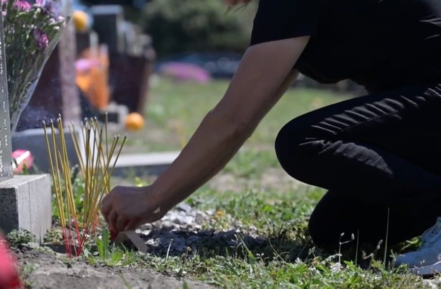 Bay Area Residents Talk About Stories Behind Chinese Traditional Funeral Practice